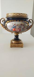 French Porcelain cobalt blue Victorian romantic scene bowl, Ophalen