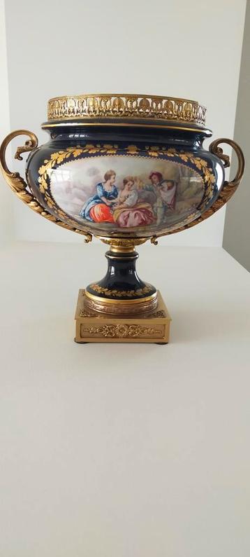 French Porcelain cobalt blue Victorian romantic scene bowl  beschikbaar voor biedingen