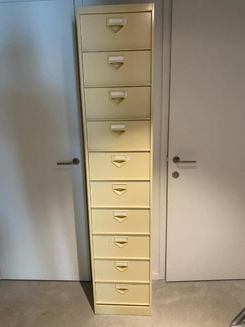archiefkast beschikbaar voor biedingen