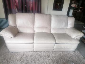 Natuzzi 3 zit met twee relaxen.  beschikbaar voor biedingen