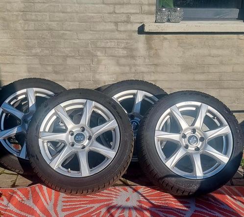 Winterbanden op velg 245/45 R18, Auto-onderdelen, Banden en Velgen, Band(en), Winterbanden, Gebruikt, Ophalen