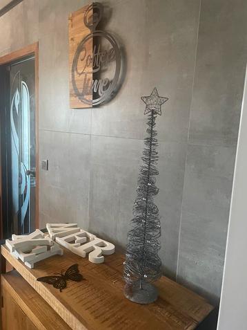 Metalen kerst kerstboom beschikbaar voor biedingen