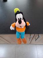 Vente 2 peluches Goofy et Winnie l'ourson, Ophalen of Verzenden, Winnie de Poeh of vrienden, Gebruikt, Knuffel