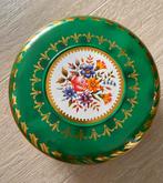 Jolie boîte fleurie en fer blanc Vintage, Collections, Boîte en métal, Enlèvement ou Envoi, Utilisé, Biscuits, Autres marques