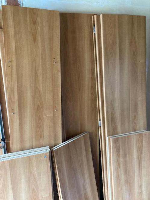 Grote kledingkast met 4 deuren., Huis en Inrichting, Kasten | Kleerkasten, Zo goed als nieuw, 150 tot 200 cm, 150 tot 200 cm, 25 tot 50 cm