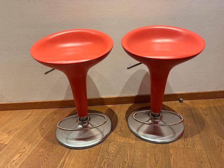 Rode magis bombo kruk, Huis en Inrichting, Barkrukken, Kunststof, In hoogte verstelbaar, Ophalen