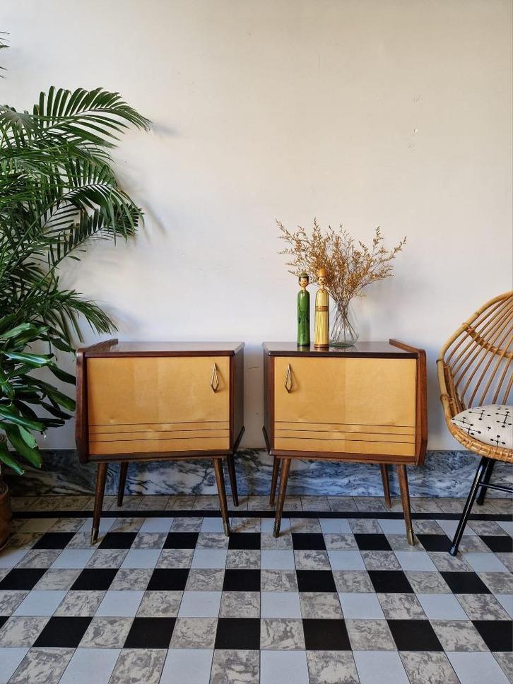 Set van twee vintage sixties nachtkastjes | kastjes retro, Huis en Inrichting, Slaapkamer | Nachtkastjes, Gebruikt, Minder dan 55 cm