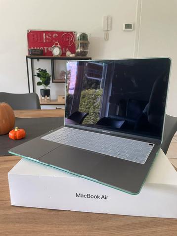 Macbook air m1 utiliser uniquement pour mail . beschikbaar voor biedingen