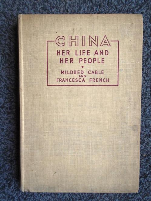 China : her Life and her People - 1946 - 1st edition, Livres, Politique & Société, Utilisé, Société, Enlèvement ou Envoi