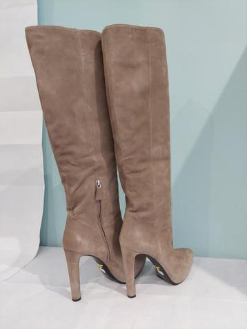 599C* PRADA mooie luxe laarzen taupe leer (40) beschikbaar voor biedingen