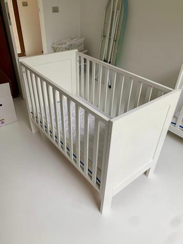 Babybed 120 x 60 cm met Aerosleep matras en matrasbeschermer beschikbaar voor biedingen