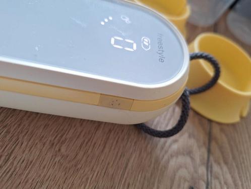 Medela Freestyle Flex - Handsfree dubbele elektrische kolf, Kinderen en Baby's, Overige Kinderen en Baby's, Gebruikt, Ophalen