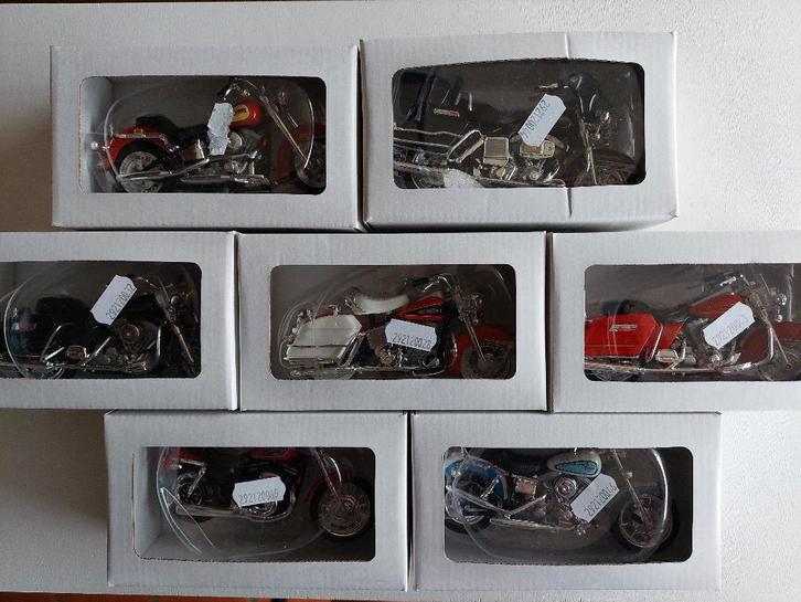 Harley – Davidson 7   miniaturen: merk MAISTO., Hobby & Loisirs créatifs, Voitures miniatures | 1:18, Neuf, Moteur, Maisto, Enlèvement