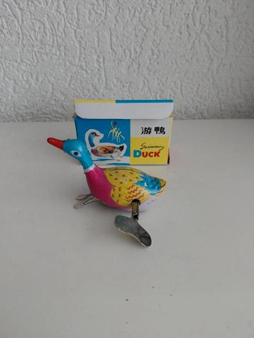 Vintage blikken eend beschikbaar voor biedingen