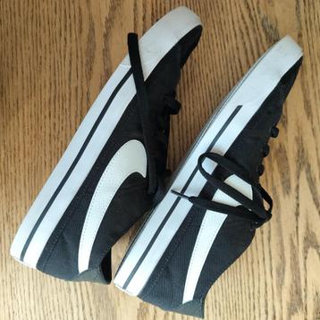 schoenen nike beschikbaar voor biedingen