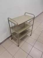 Chariot dessert sur roulettes, pratique