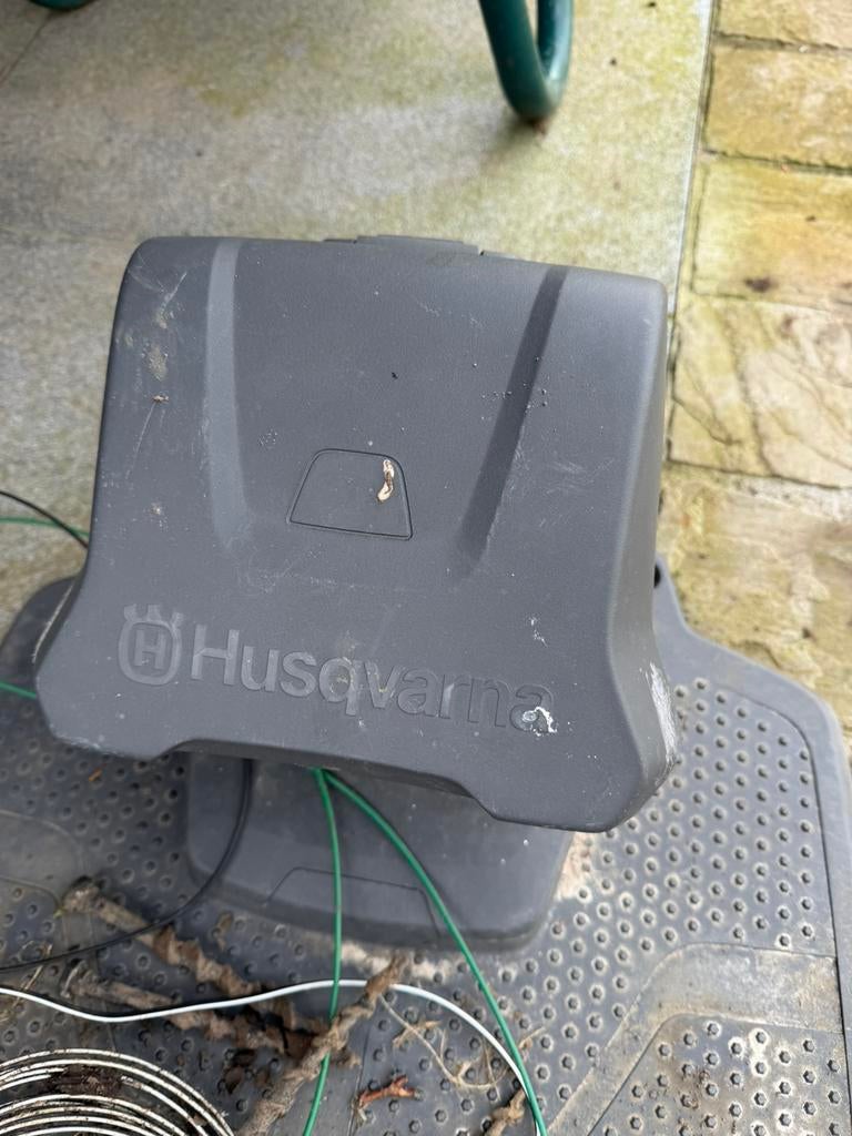 Dockingstation voor Husqvana, Ophalen, Gebruikt, Accu-grasmaaier