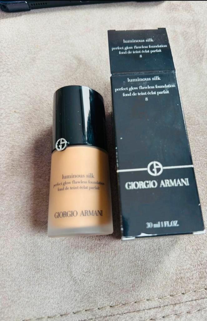 Fond de teint Giorgio Armani Luminous Silk - Teinte 8 - Neuf, Bijoux, Sacs & Beauté, Beauté | Cosmétiques & Maquillage, Neuf, Maquillage
