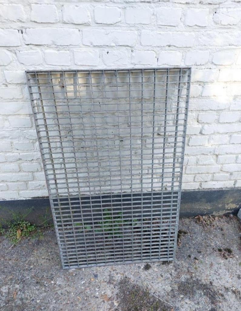 Grille (env. 55,5 x 90 cm), Bricolage & Construction, Métaux, Enlèvement