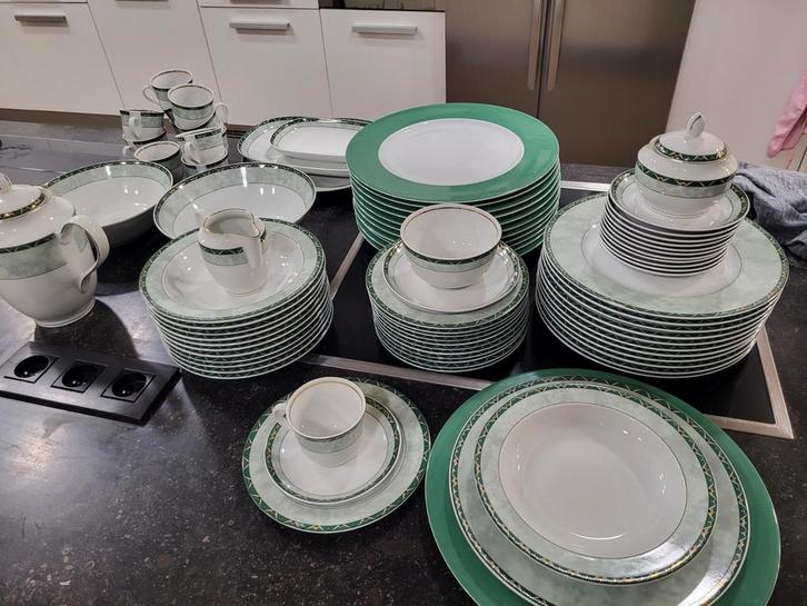 Magnifique service en porcelaine de Bavière pour 12 personne, Maison & Meubles, Cuisine | Vaisselle, Enlèvement