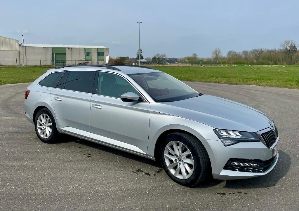 Skoda Superb Combi benzine 03/2023 - 46.140km, Auto's, Skoda, Stof, 1498 cc, 4 cilinders, 5 deurs