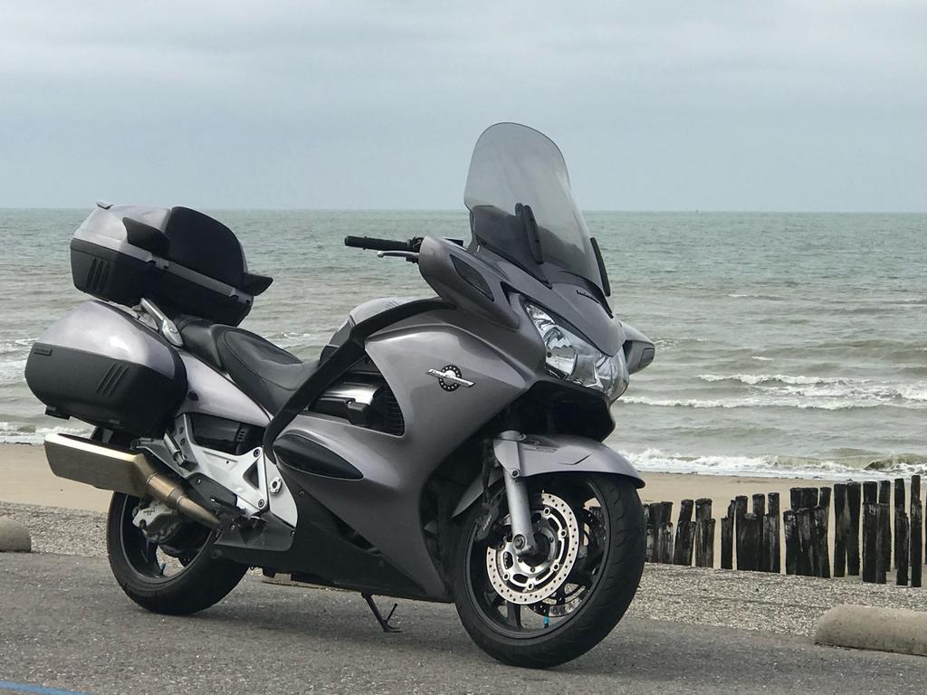 Zalig rijdende Honda St1300 pan European!, Motoren, Motoren | Honda, Particulier, Toermotor, meer dan 35 kW, 4 cilinders, Motorrijbewijs A