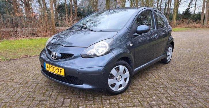 TOYOTA AYGO 2006, Auto's, Toyota, Particulier, Aygo, Benzine, Euro 4, Stadsauto, 4 deurs, Handgeschakeld, Zwart, Grijs, Onderhoudsboekje