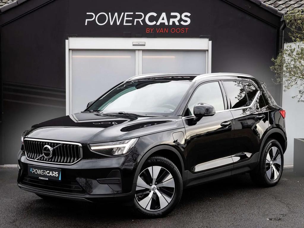 Volvo XC40 T4 Plug-in | Core | Nieuw! | Camera | (bj 2023), Auto's, Automaat, Stof, Gebruikt, Zwart