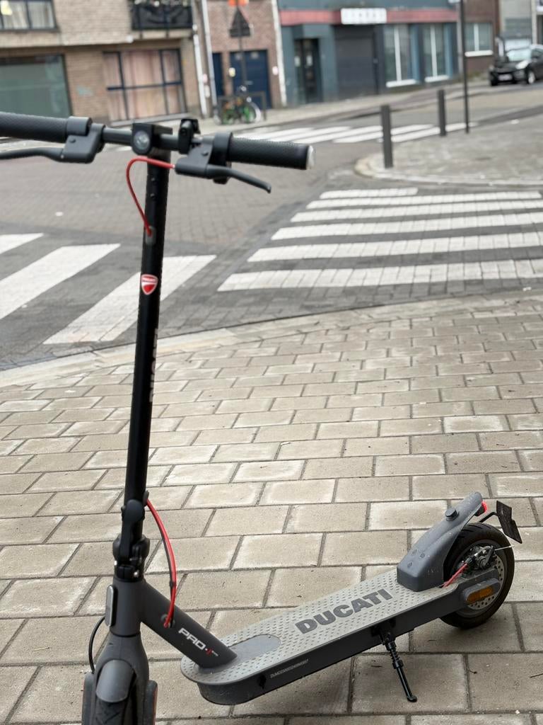 Elektrische step ducati pro, Fietsen en Brommers, Steps, Ophalen of Verzenden, Zo goed als nieuw, Elektrische step (E-scooter)