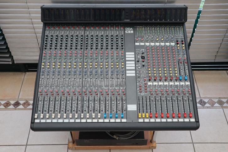 Table de mixage DDA CS8 Console, Musique & Instruments, Tables de mixage, Utilisé, 20 canaux ou plus, Enlèvement
