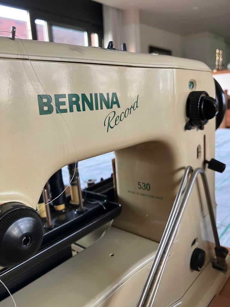 Bernina naaimachine in koffer, Hobby en Vrije tijd, Naaimachines en Toebehoren, Ophalen, Gebruikt, Naaimachine, Bernina