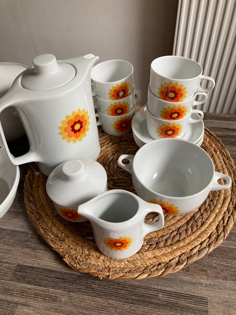 Vintage servies, Huis en Inrichting, Stoelen, Ophalen, Zo goed als nieuw