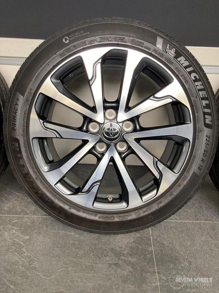 18” originele Toyota Corolla Cross velgen + banden 5x114.3, Auto-onderdelen, Banden en Velgen, Banden en Velgen, Zomerbanden, 18 inch