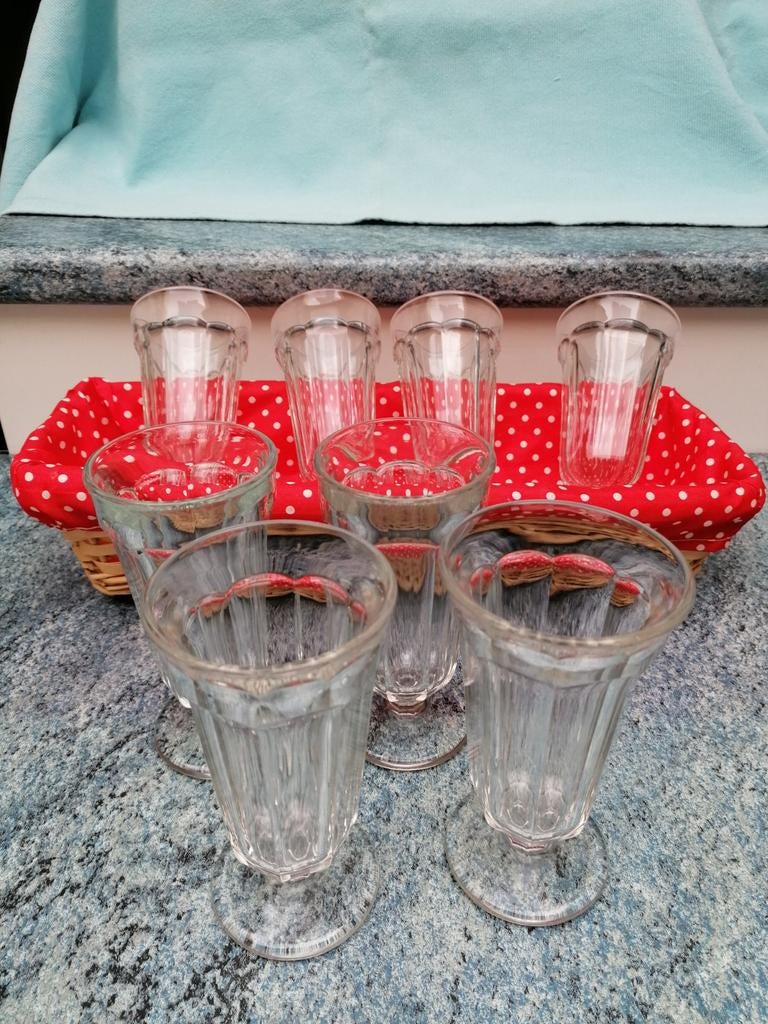 Vintage ijs-en milkshake glazen 8 stuks 14cm, Ophalen