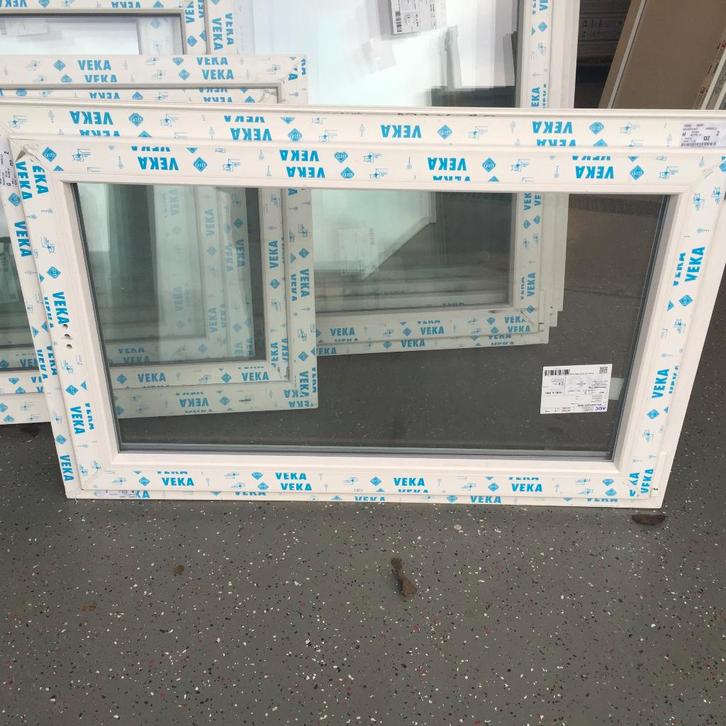 Uitbevoorrading van PVC-kozijnen en deuren, grote voorraad, Huis en Inrichting, Badkamer | Complete badkamers, Ophalen