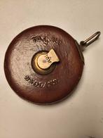 Zeer oude landmeetkundige meter van leer en messing, Verzenden