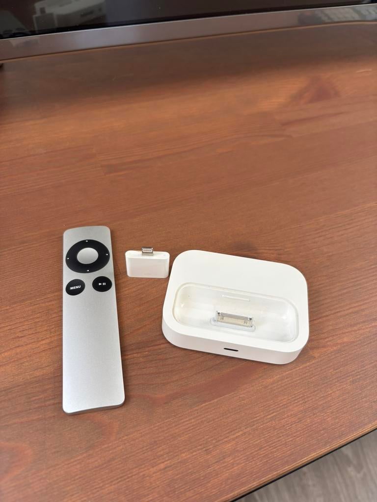 Apple Universal Dock Set + Remote + Lightning Adapter, TV, Hi-fi & Vidéo, Lecteurs Mp3 | Accessoires | Apple iPod, Enlèvement ou Envoi