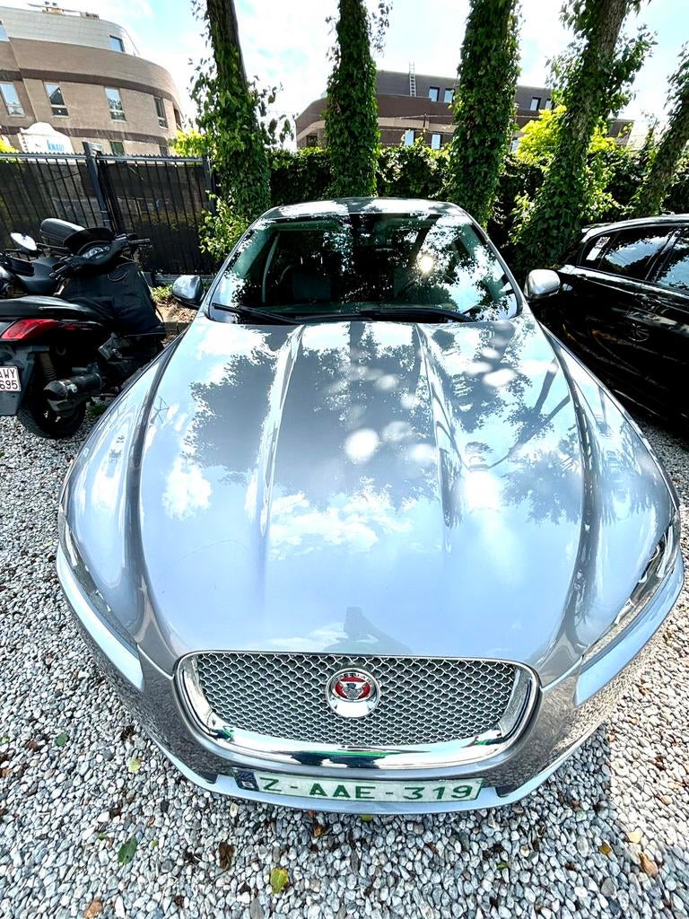 Jaguar XF 2016 193000 km en trés bon état 0475/87.45.13, Autos, Jaguar, Particulier, XF, Airbags, Diesel, Noir, Gris, Cuir, Enlèvement