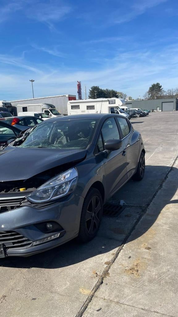 Renault Clio 0.9 Hatchback 2019 – 70.000 km – Export(Schade), Auto's, Handgeschakeld, Particulier, Airbags, Clio