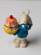Ancienne mini figurine Schtroumpf avec gâteau, Collections, Envoi, Utilisé, Schtroumpf Gourmand, Poupée, Figurine ou Peluche