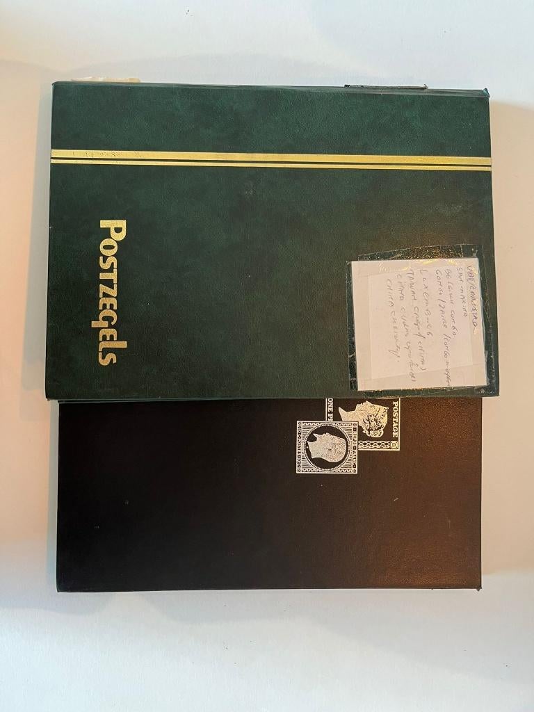 2 postzegelalbums met China en Japan, Postzegels en Munten, Ophalen of Verzenden