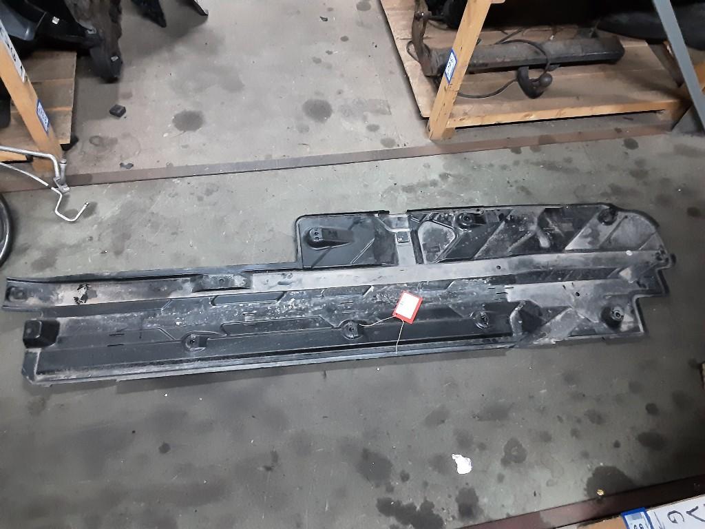 PLAQUE ARRIÈRE AVANT GAUCHE C (W204) (A2046101308), Mercedes-Benz, Mevr. I. Hauben, Utilisé, Rue de l'Espoir 34 34
4030  GRIVEGNÉE, BE