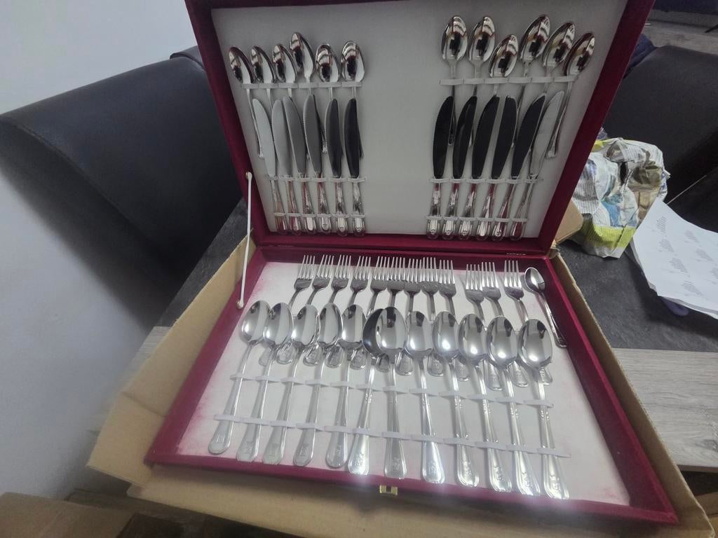 Zilveren bestekset. 48-delig. Roestvrij staal. Gemaakt in It, Antiek en Kunst, Ophalen of Verzenden