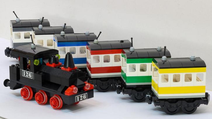 LEGO toeristentreintje “126” met 6 wagons, lengte 67,5 cm, Kinderen en Baby's, Speelgoed | Bouwstenen, Gebruikt, Ophalen of Verzenden