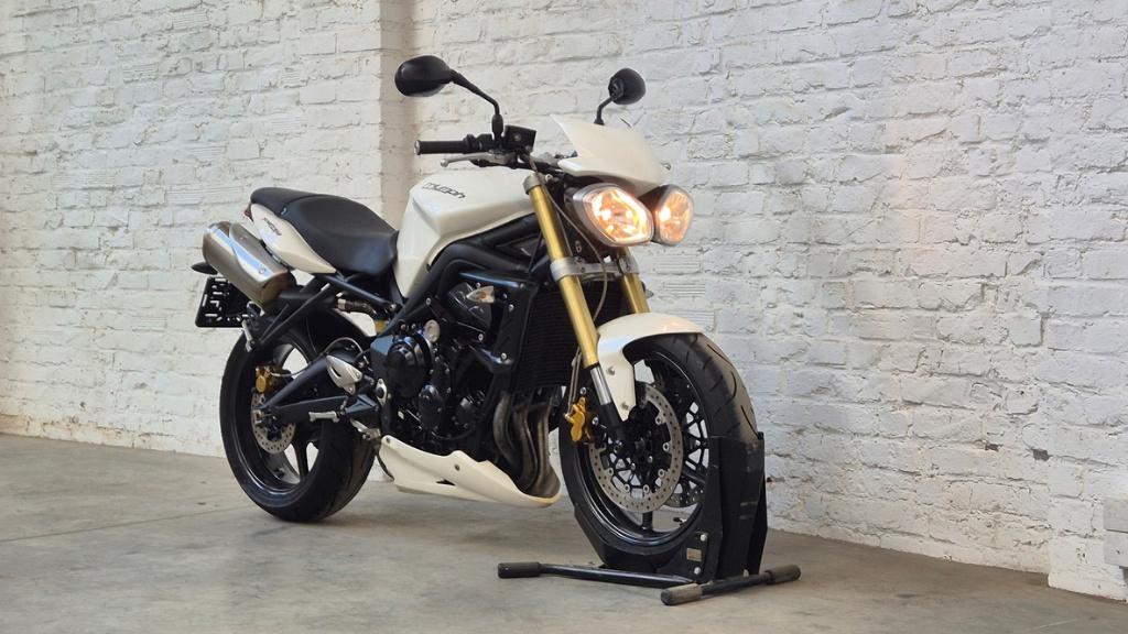 Triumph Street Triple 675 2011 @motomobilia, Motos, Motos | Triumph, Entreprise, Naked bike, plus de 35 kW, 3 cylindres, Permis Moto A