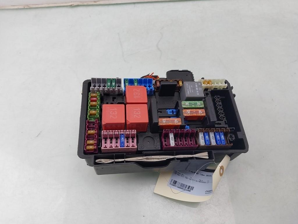 ZEKERINGKAST Mercedes-Benz C (W205) (|A2059068501|), Gebruikt, Mercedes-Benz