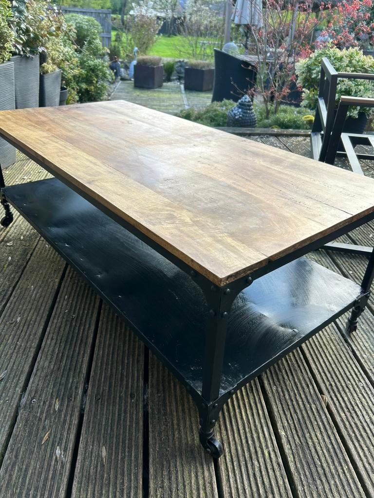 Table basse, Ophalen, Zo goed als nieuw