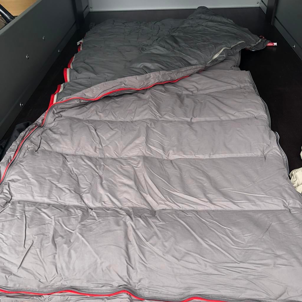 2 Slaapzakken polydaun stern, Caravanes & Camping, Sacs de couchage, Comme neuf, Enlèvement