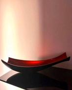 Vasque laqué rouge et noir, Enlèvement