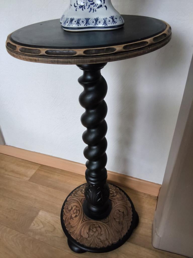 Antiek tafeltje  houtsnijwerk  eik !, Ophalen